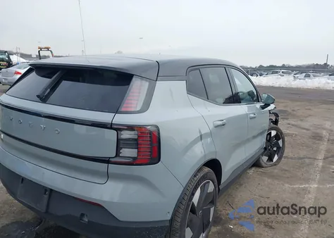 2025 Volvo Ex30 Ultra Twin Motor Performance, Fully Electric z USA, uszkodzony, nr VIN YV4EK3ZL5S2604873